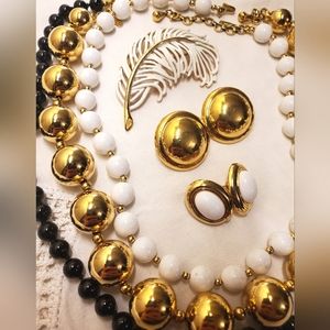 6 pc lot Vintage MONET Jewelry Feather Brooch Earrings Glass Bead Necklace